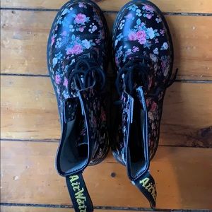 🌸 Flower Print Doc Martens
